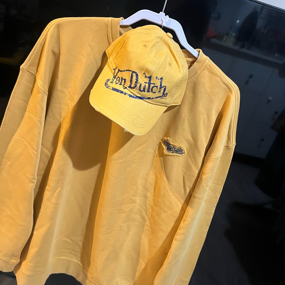 Von Dutch Mustard Sweatshirt with Navy Logo and Hats set